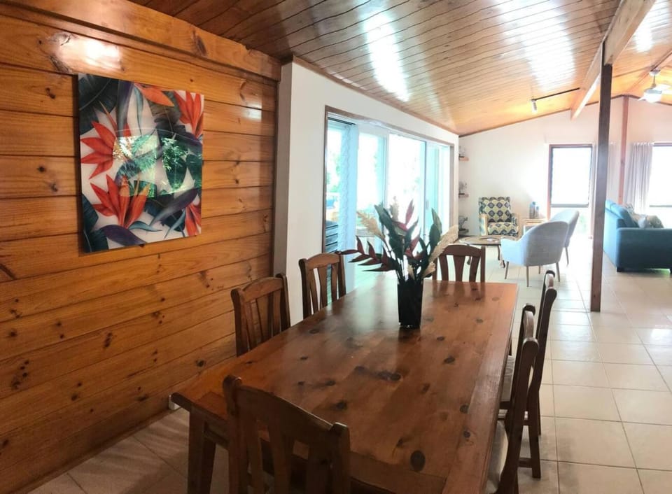 Pacific views, tranquil location, extra large home, Navy House 1 House in Arorangi District