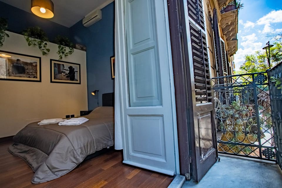 Property building, Bed, Bedroom