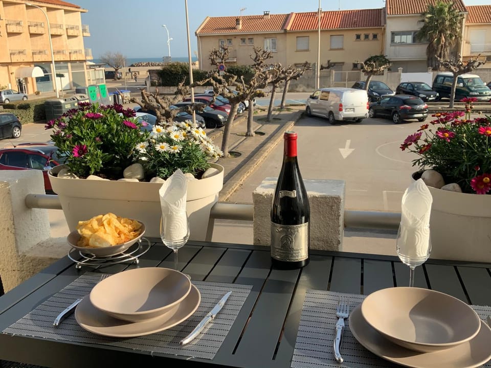 Restaurant/places to eat, View (from property/room), Balcony/Terrace, Sea view, Location