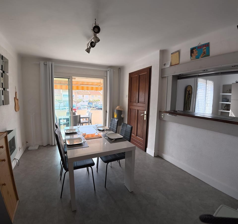 Dining area, Sea view, heating, internet, air conditioner