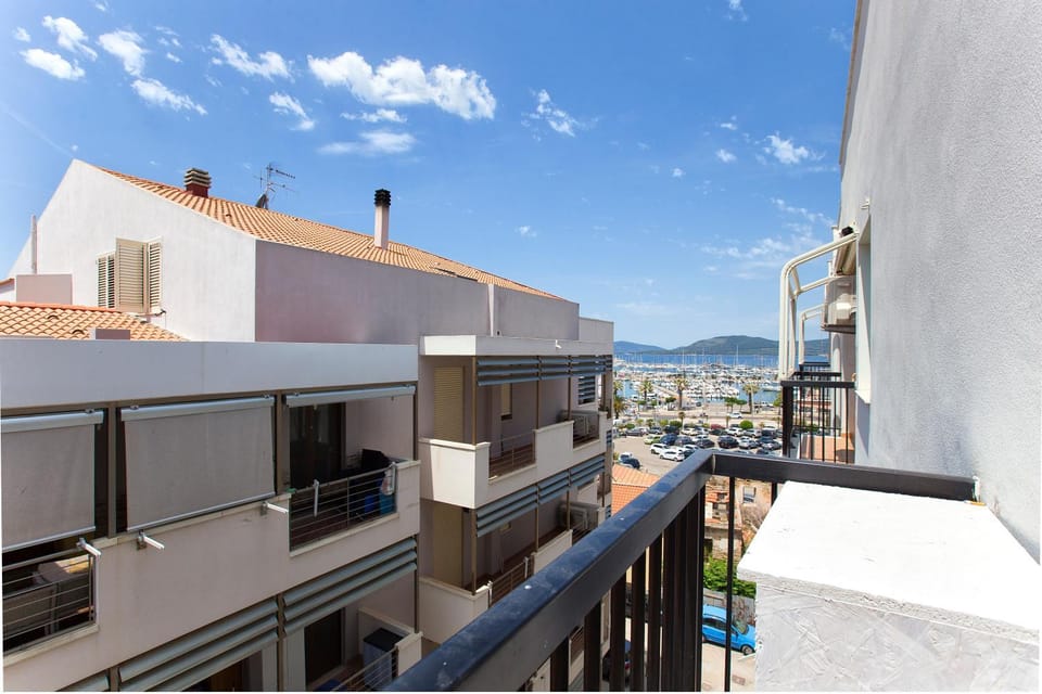 Property building, Nearby landmark, Neighbourhood, Bird's eye view, Balcony/Terrace, City view, Street view