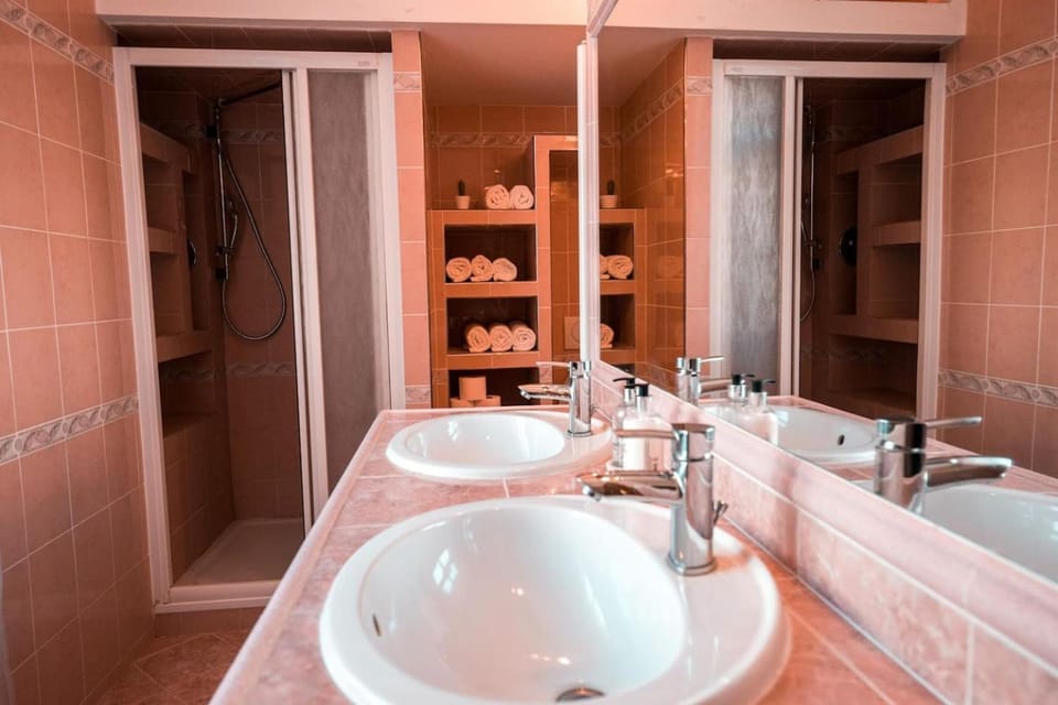 Shower, Toilet, Bathroom