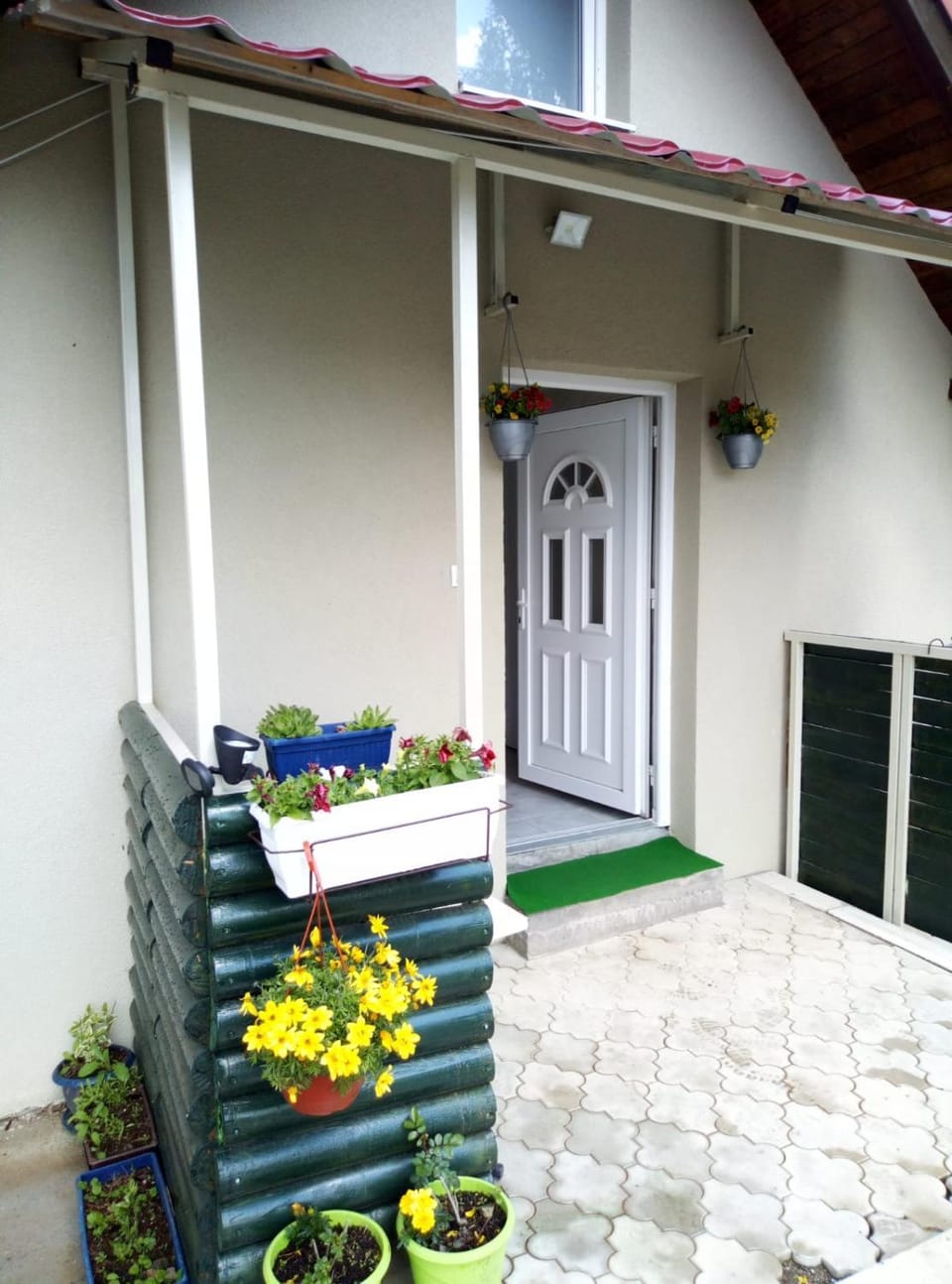 Facade/entrance