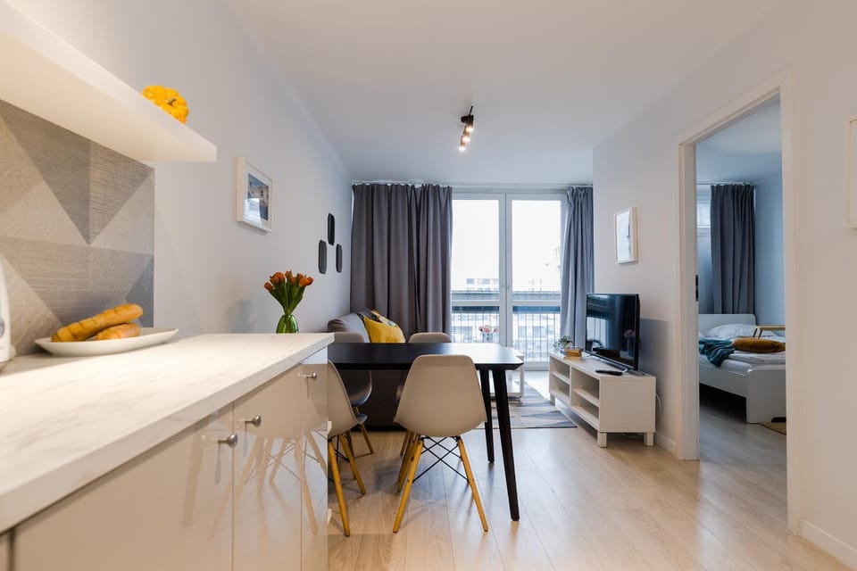 TV and multimedia, Living room, Food