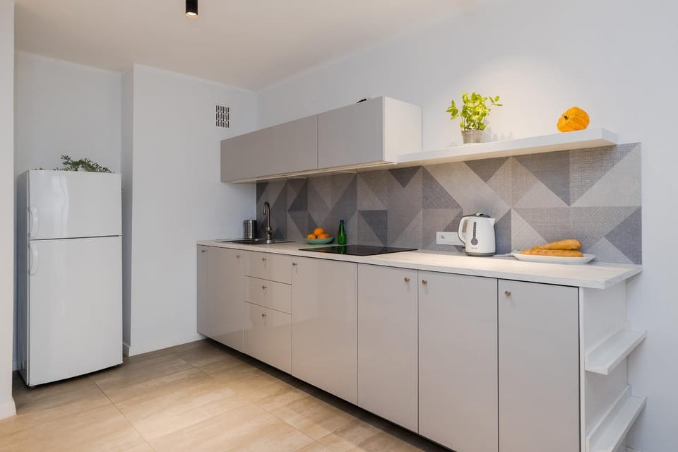 Coffee/tea facilities, Kitchen or kitchenette, stove