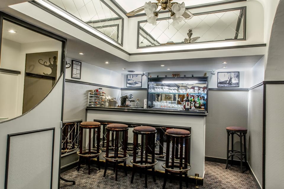 Lounge or bar