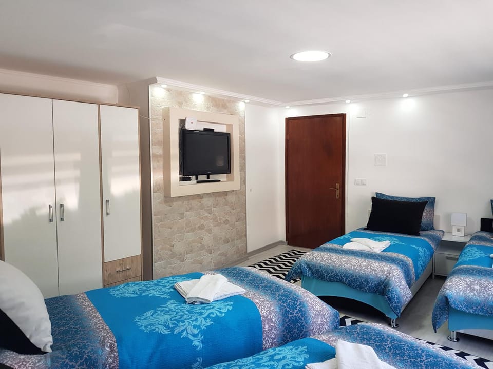 Communal lounge/ TV room, Bed, Photo of the whole room, Bedroom