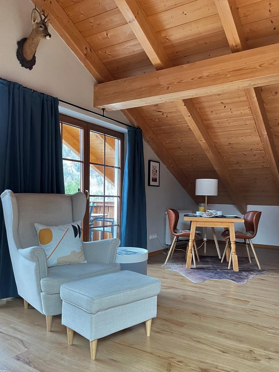 Living room, Seating area, Dining area