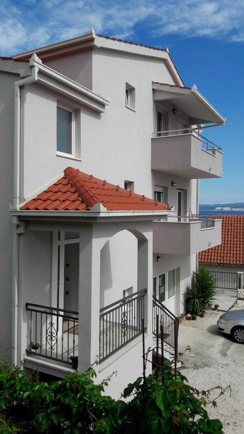 Facade/entrance
