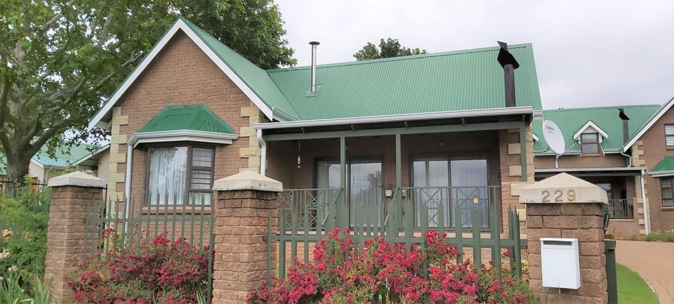 Property building, Patio, Day