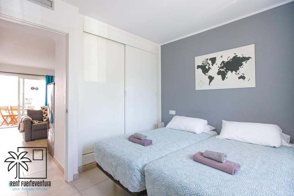 Bed, Bedroom, towels, wardrobe