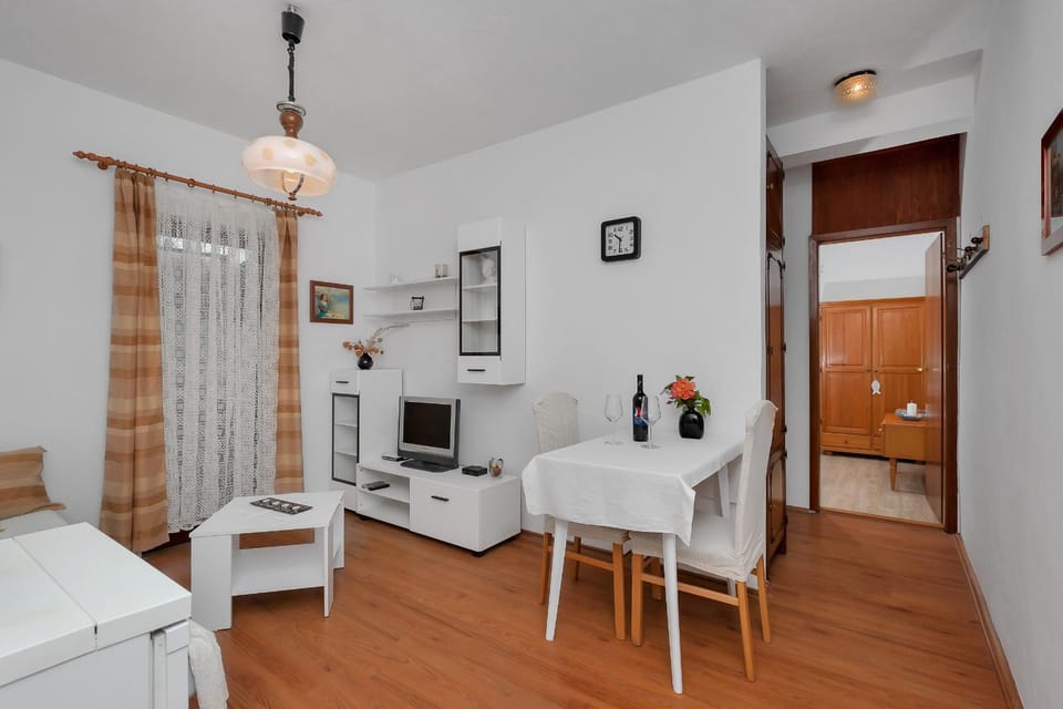 Living room, Photo of the whole room, Seating area, Dining area