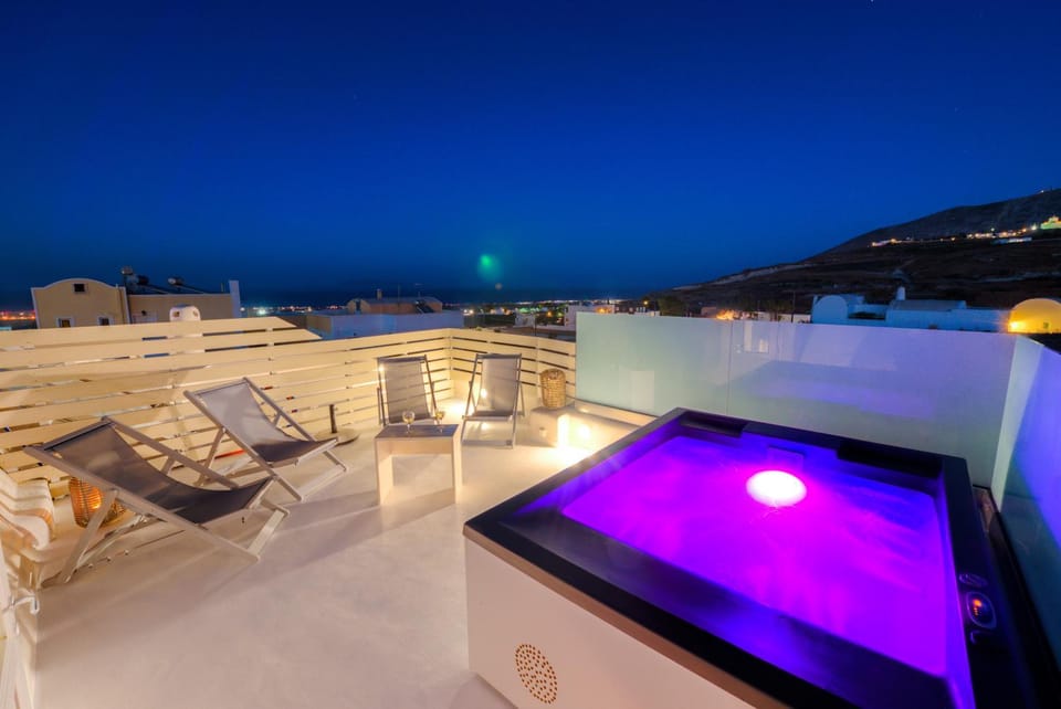 Night, Hot Tub, View (from property/room), sunbed