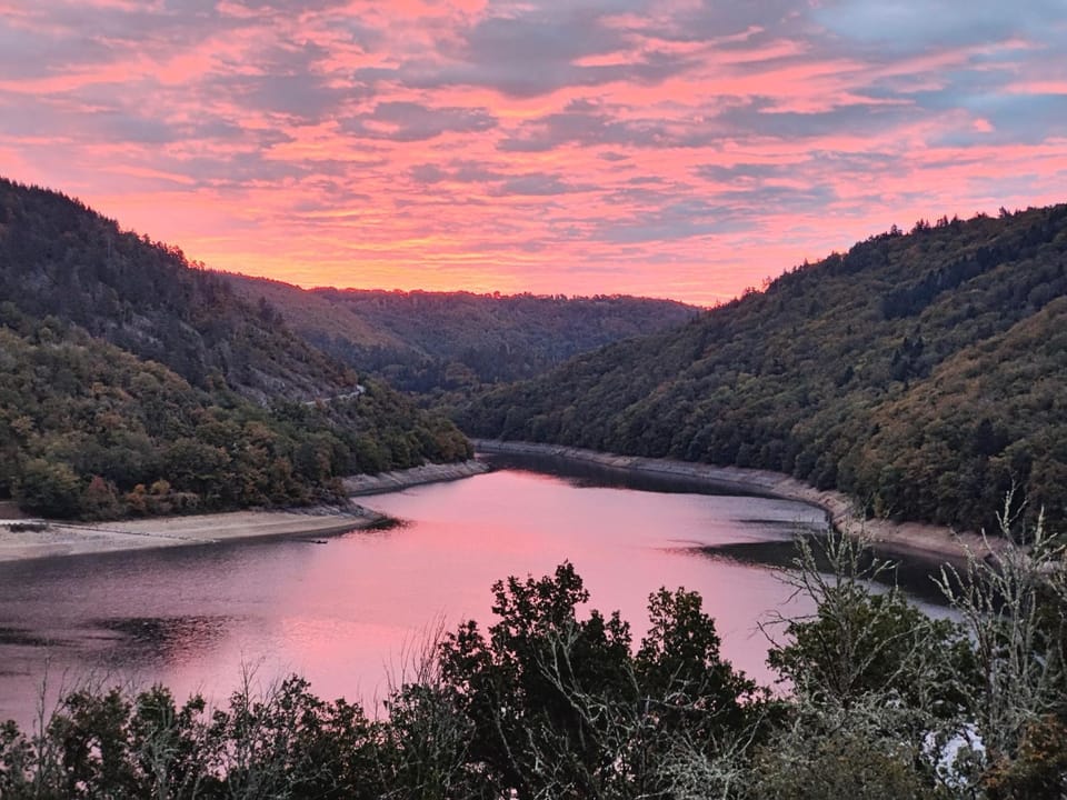 Nearby landmark, Day, Natural landscape, View (from property/room), View (from property/room), Lake view, Lake view, Mountain view, Mountain view, River view, River view, Sunrise