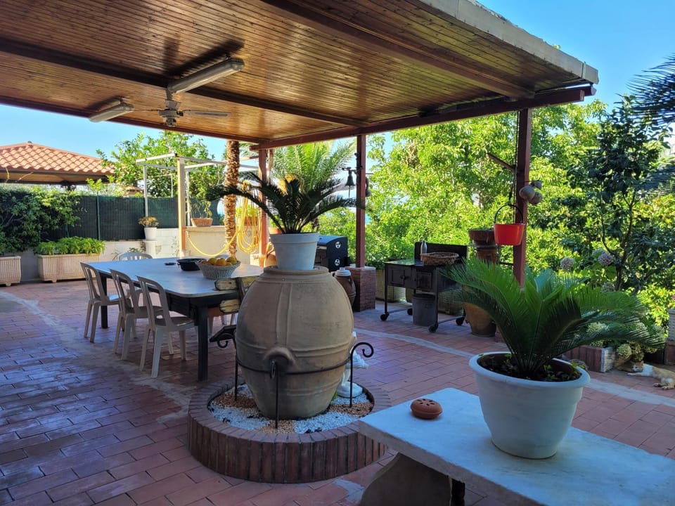 Patio, BBQ facilities, Garden