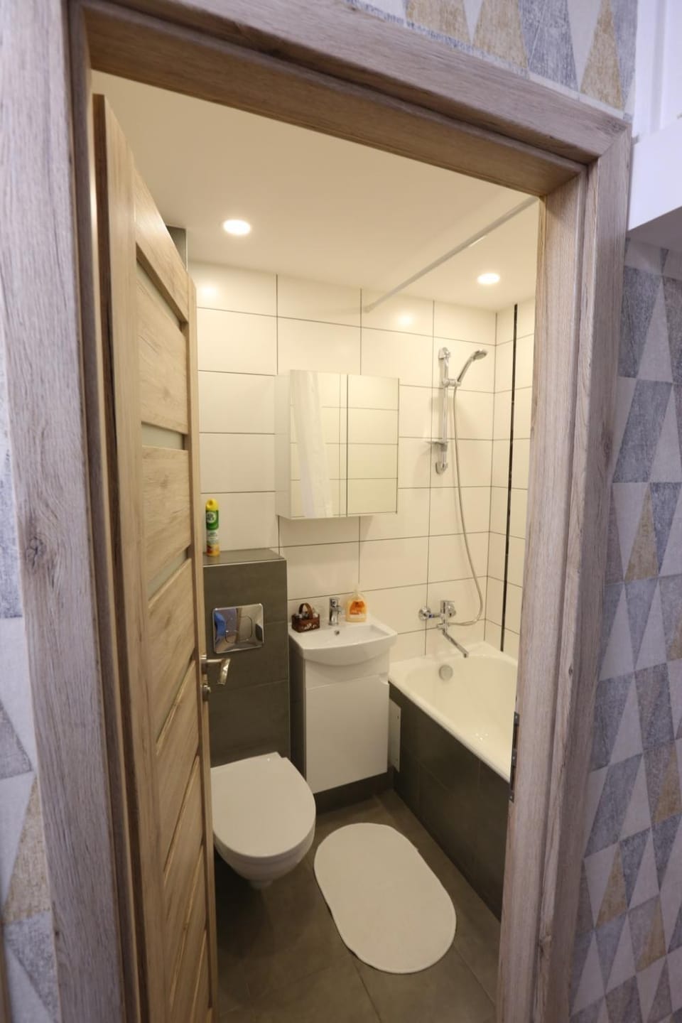 Toilet, Hot Tub, Bathroom