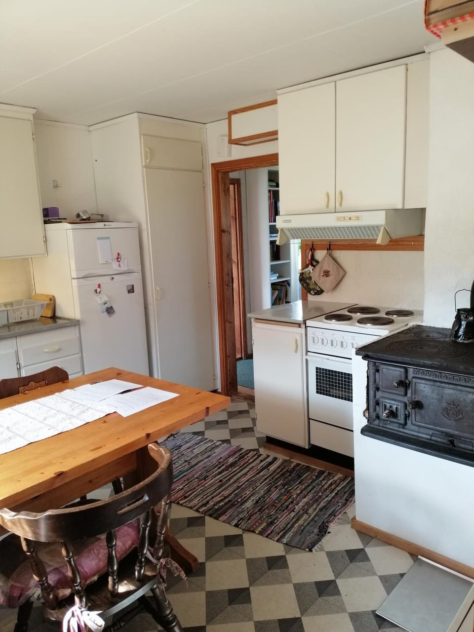 Kitchen or kitchenette, oven, stove