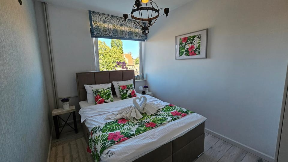 Bedroom, towels