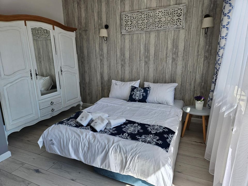 Bed, towels, wardrobe