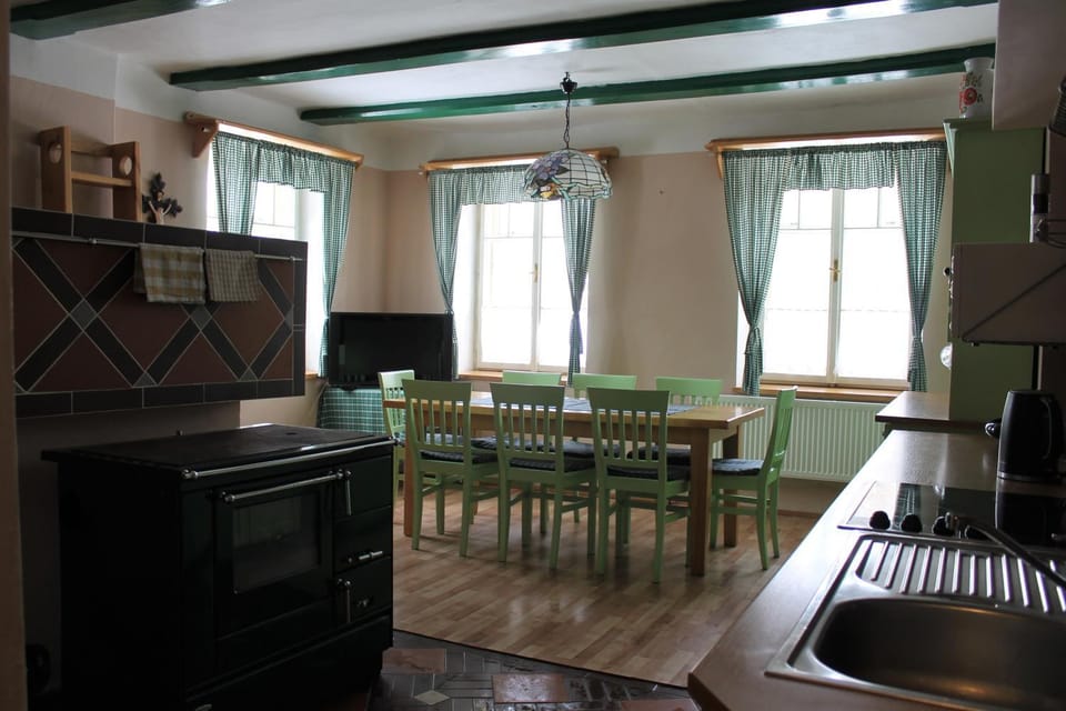 Dining area, kitchen