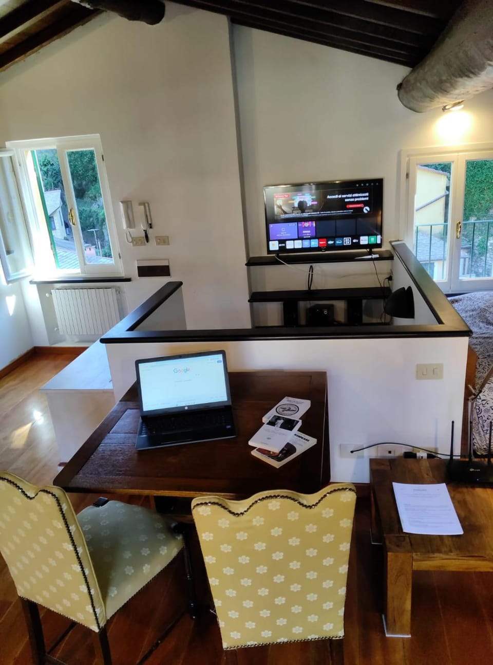 TV and multimedia, Seating area, Dining area