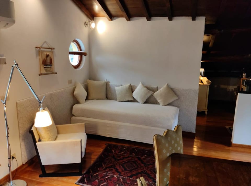 Bed, Living room, Photo of the whole room