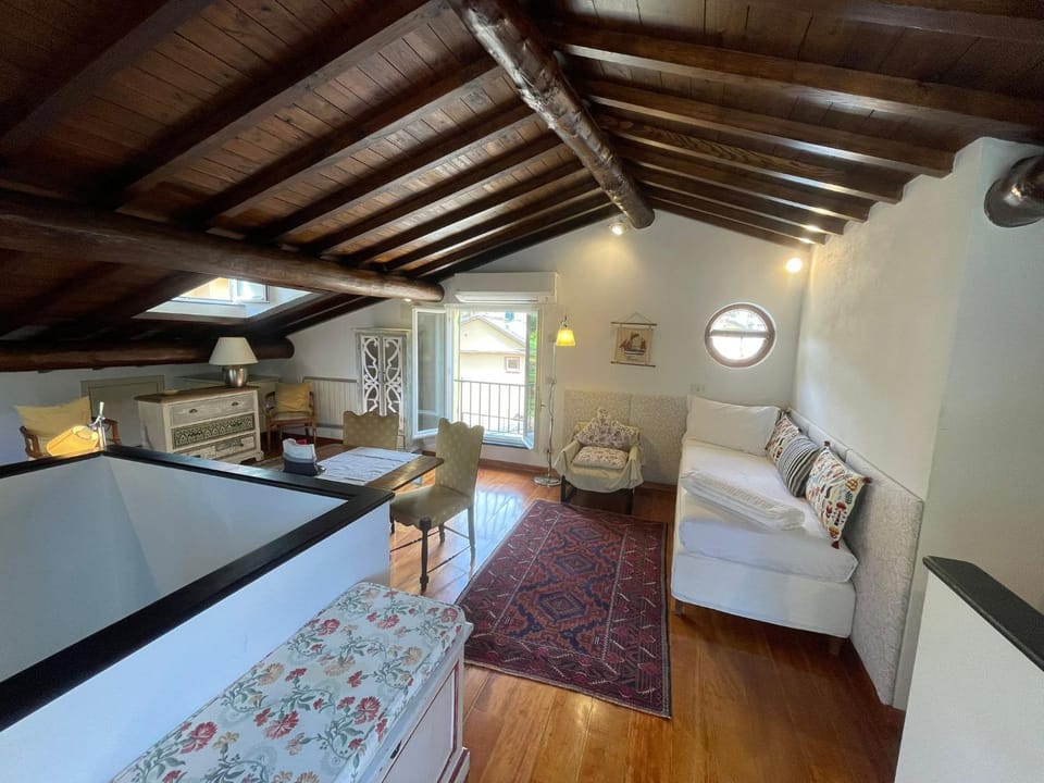 Bed, Living room, Seating area