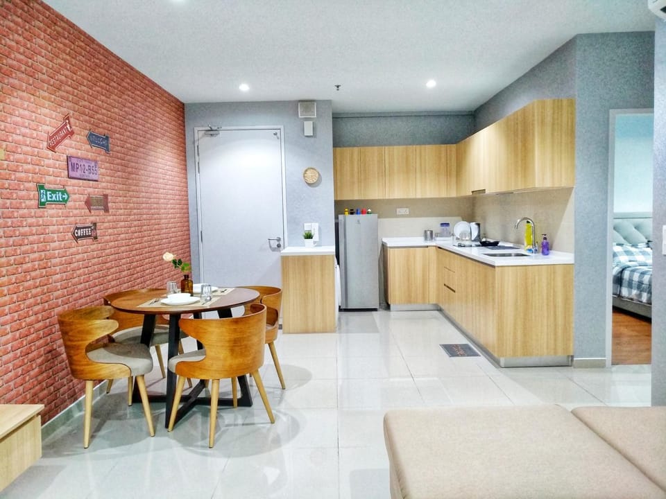 Happy Family,I-City Block C, Shah Alam # 2R2B# FREE WIFI & PARKING Apartment in Selangor, Malaysia