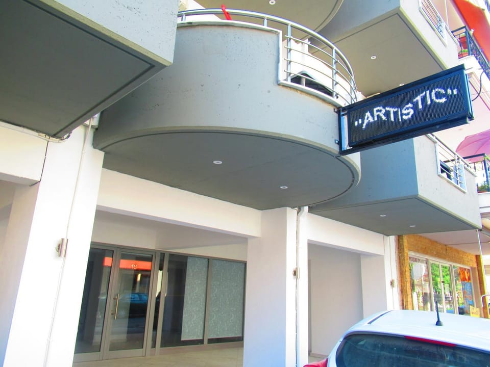 Property building, Facade/entrance, Property logo or sign, Balcony/Terrace
