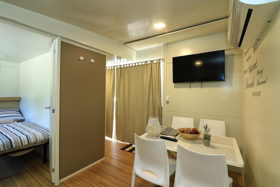 Communal lounge/ TV room, TV and multimedia, Coffee/tea facilities