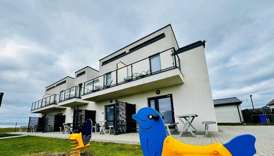 Property building, Communal lounge/ TV room, Day, Evening entertainment