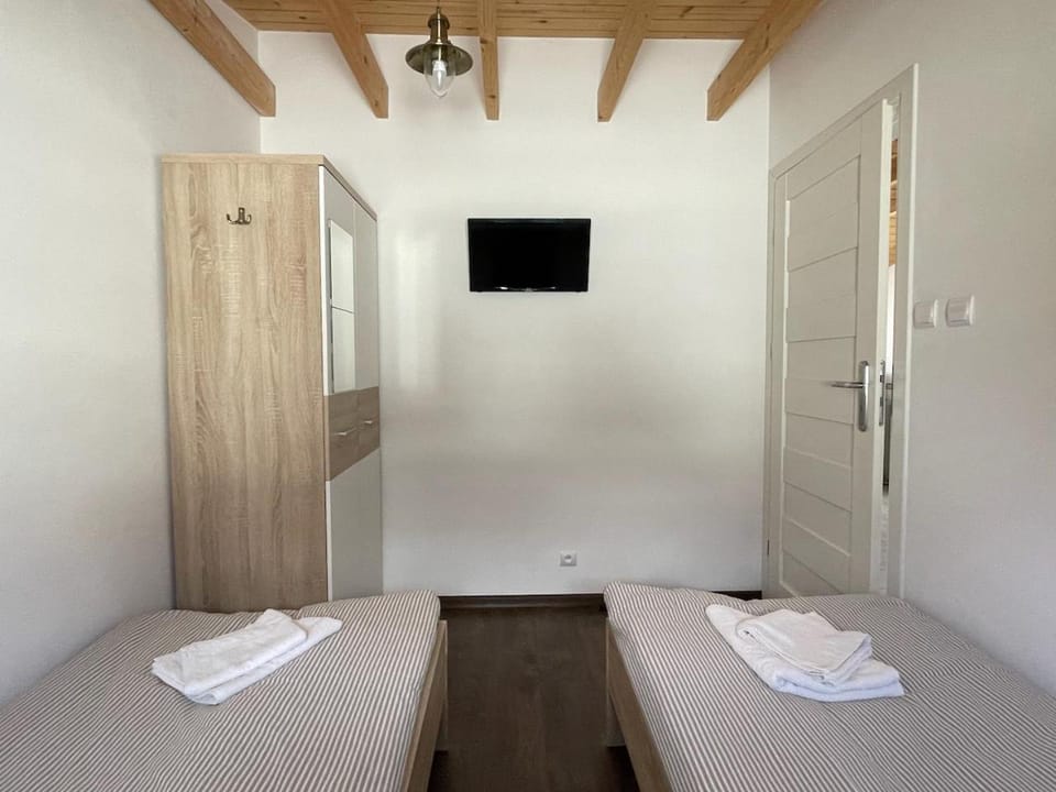 Bed, TV and multimedia, Bedroom, wardrobe