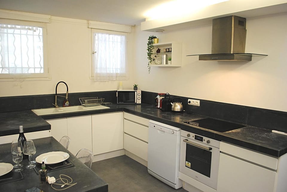 Kitchen or kitchenette, Meals, Lunch, Dinner