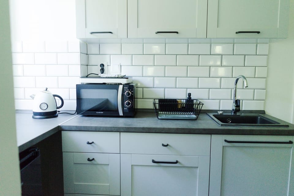 Coffee/tea facilities, Kitchen or kitchenette, stove