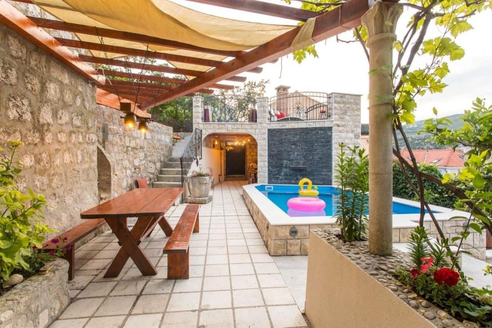 Location, children, Family