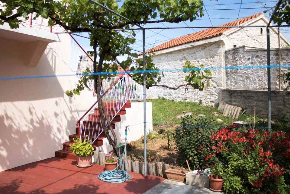 Location, children, Family