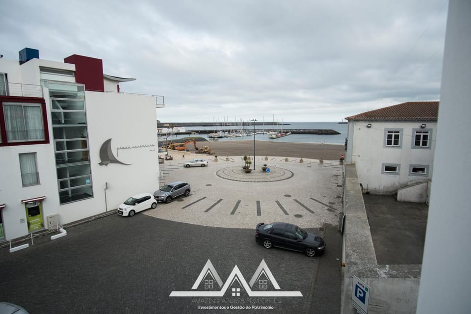 Neighbourhood, Natural landscape, Balcony/Terrace, Beach, Beach, City view, Sea view, Street view