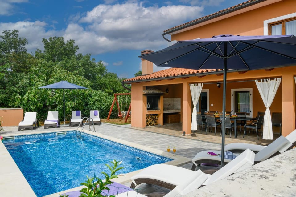 Spring, Day, Garden, Garden view, Pool view, Swimming pool, sunbed