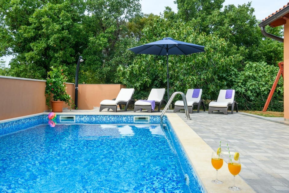 Day, Garden, Garden view, Pool view, Swimming pool, sunbed