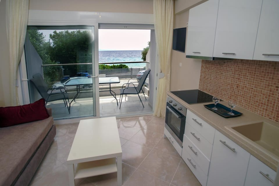 Kitchen or kitchenette, Living room