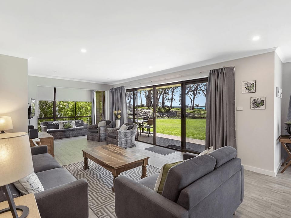 Bay Parklands 19, 2 Gowrie Avenue - ground floor unit with water views Apartment in Nelson Bay