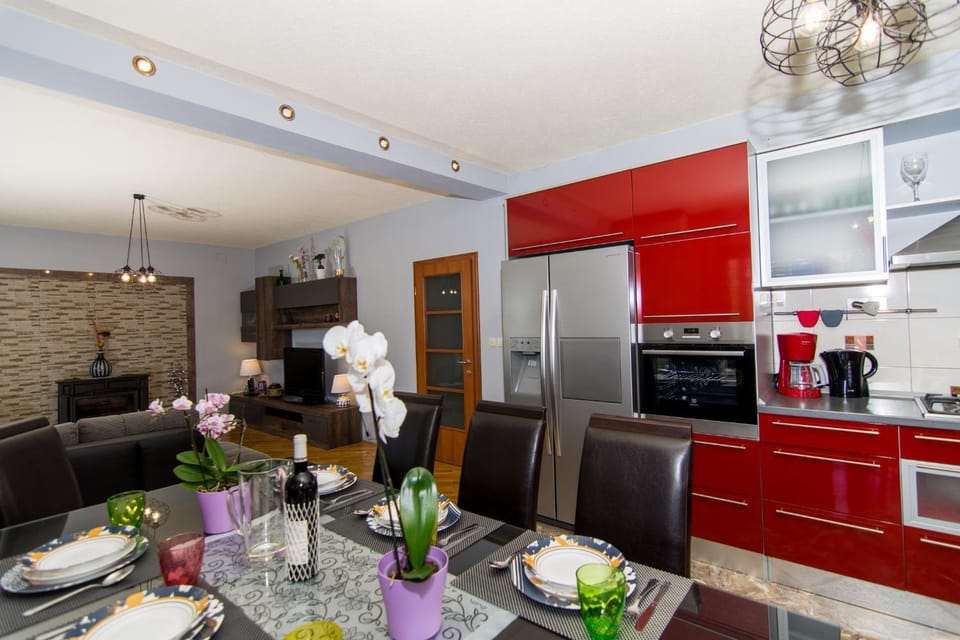 FLORA Apartment in Okrug Gornji