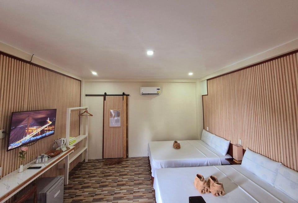 Bed, TV and multimedia, Photo of the whole room, Seating area, Bedroom, air conditioner