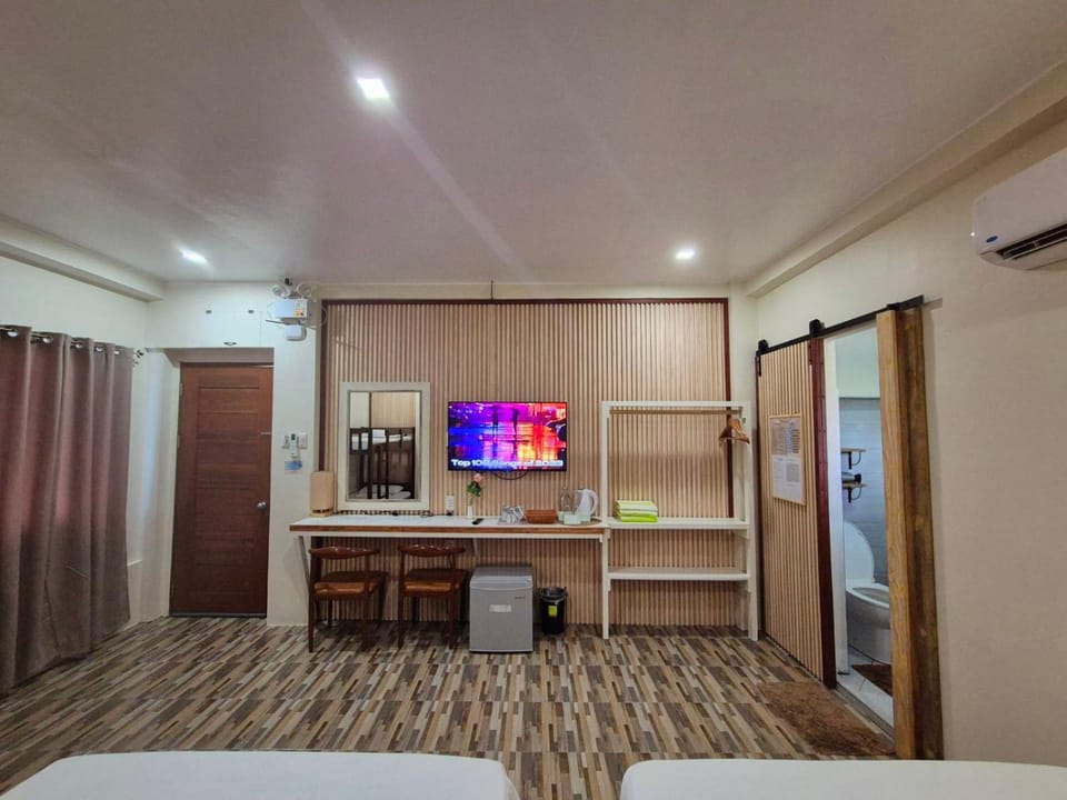Bed, TV and multimedia, Coffee/tea facilities, Photo of the whole room, minibar