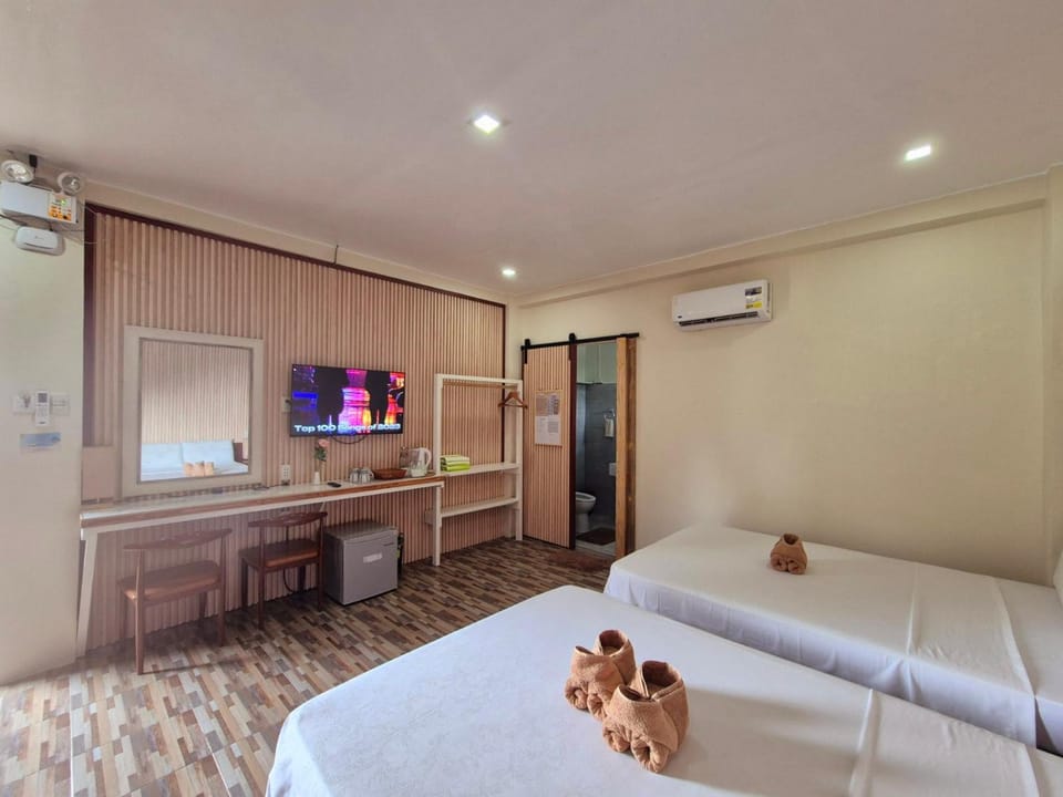 Bed, TV and multimedia, Photo of the whole room, Bedroom, air conditioner