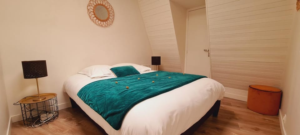 Bed, Photo of the whole room