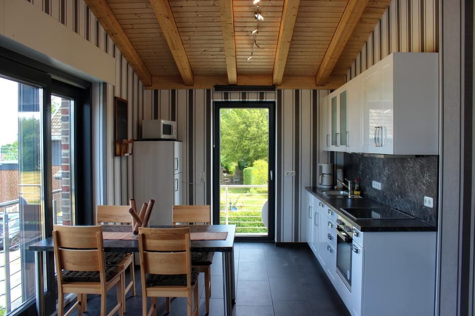 Kitchen or kitchenette, Dining area, minibar, pet friendly, stove