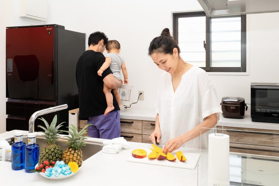People, Kitchen or kitchenette, Food and drinks, Food, Guests
