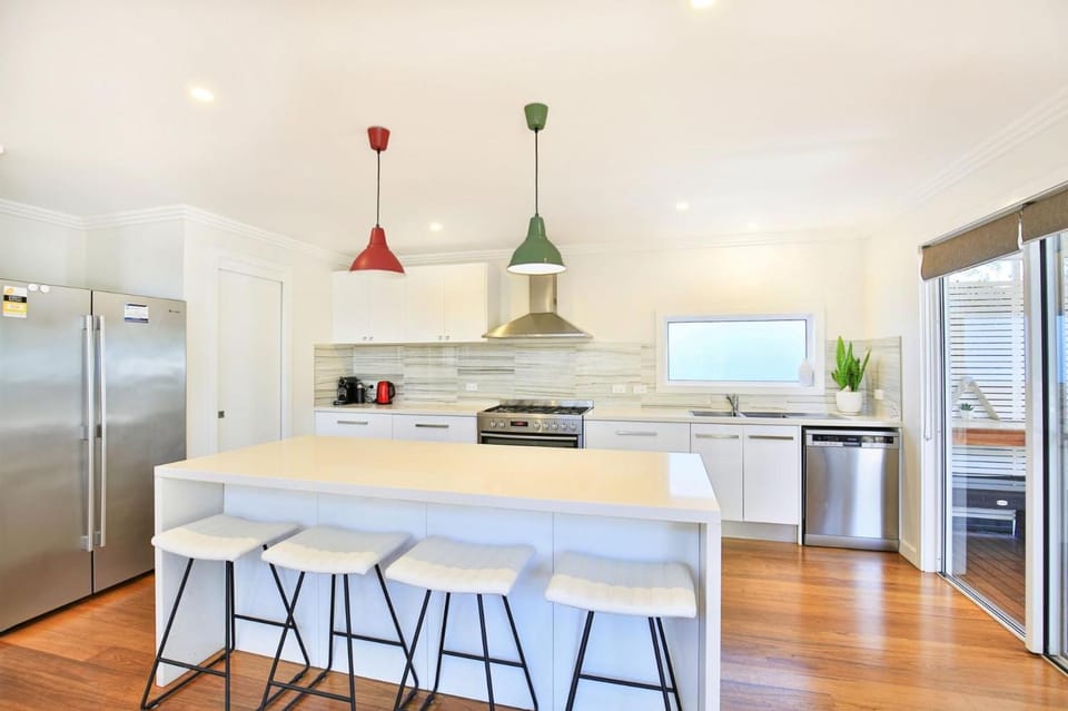 Calming Waters - Pet Friendly - Community Pool House in Callala Bay