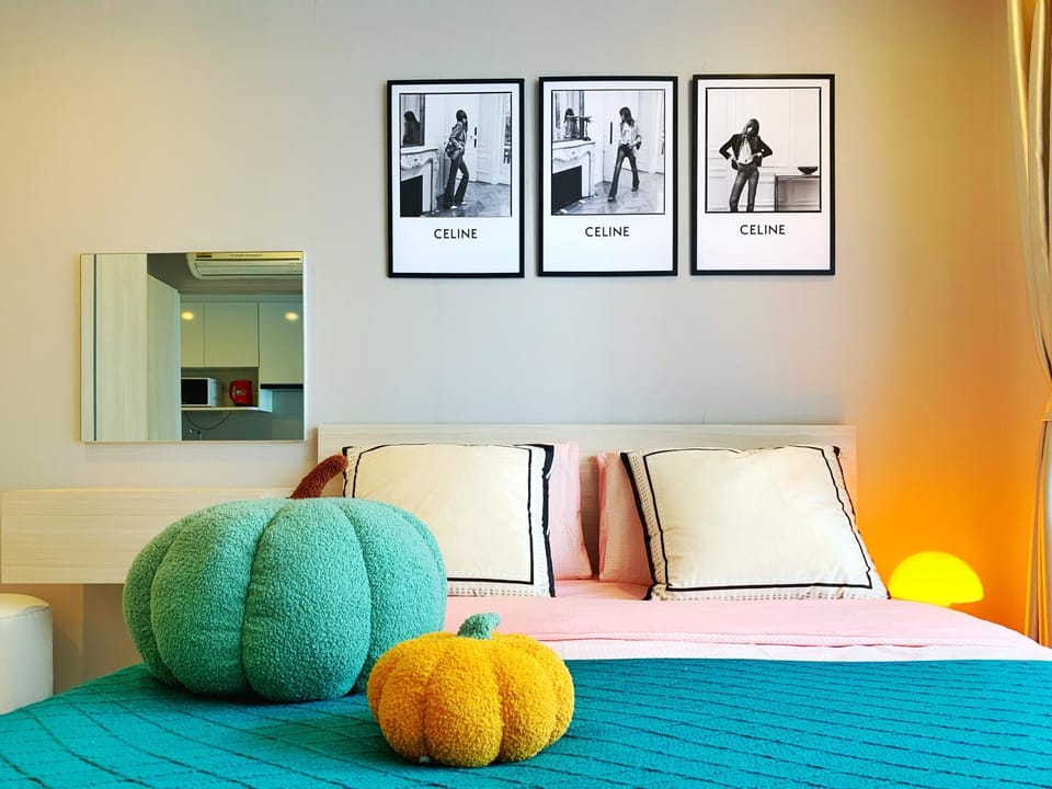 Bed, Photo of the whole room, Decorative detail, Bedroom